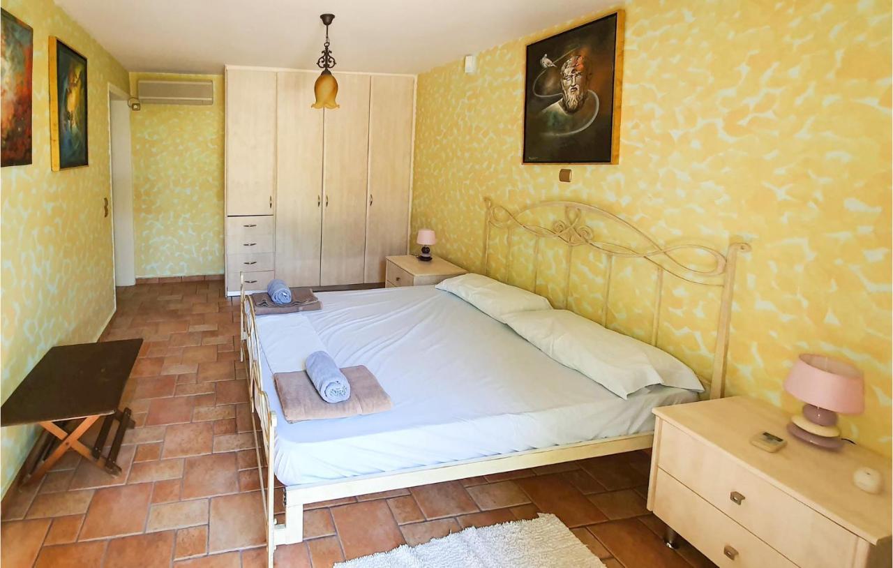 Lovely Home In Kiato With Wifi Ngoại thất bức ảnh