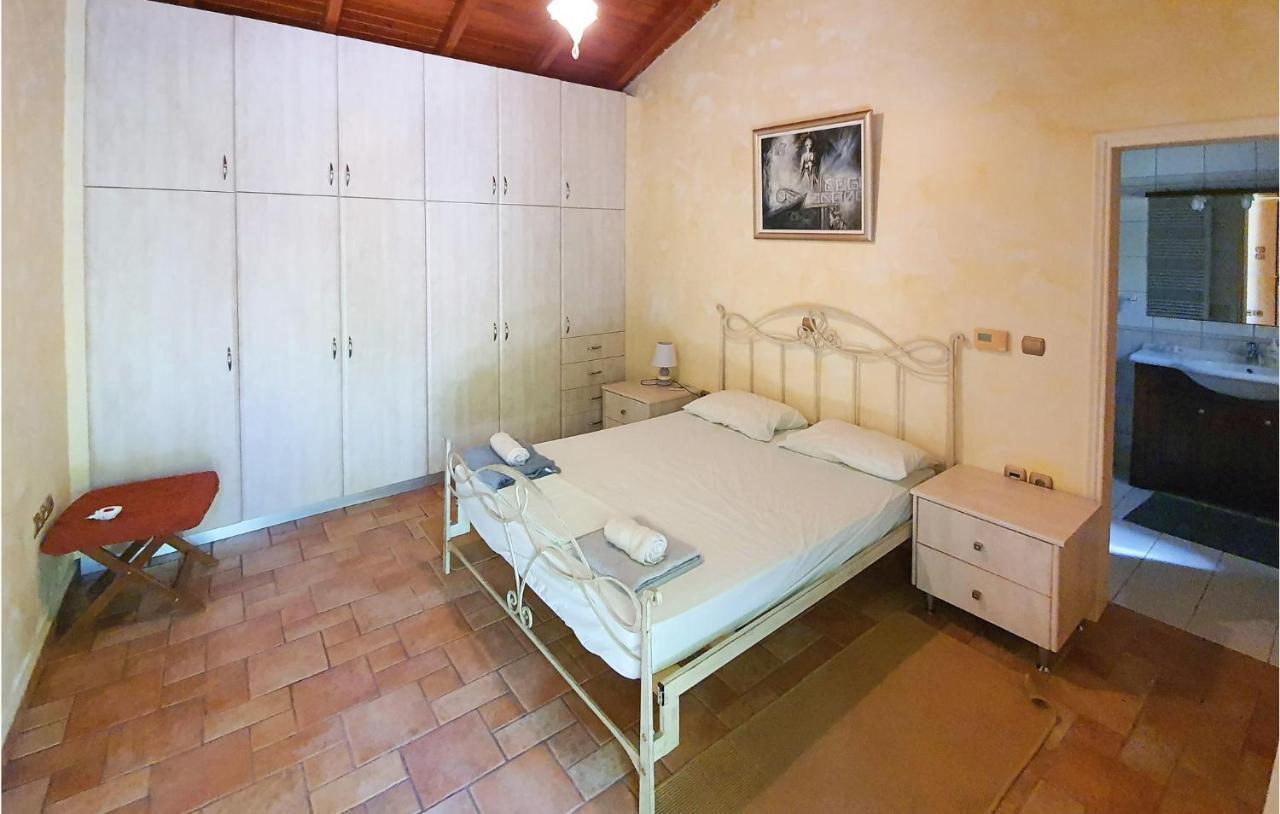 Lovely Home In Kiato With Wifi Ngoại thất bức ảnh