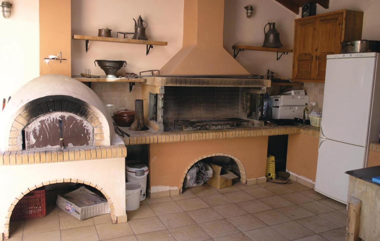 Lovely Home In Kiato With Wifi Ngoại thất bức ảnh