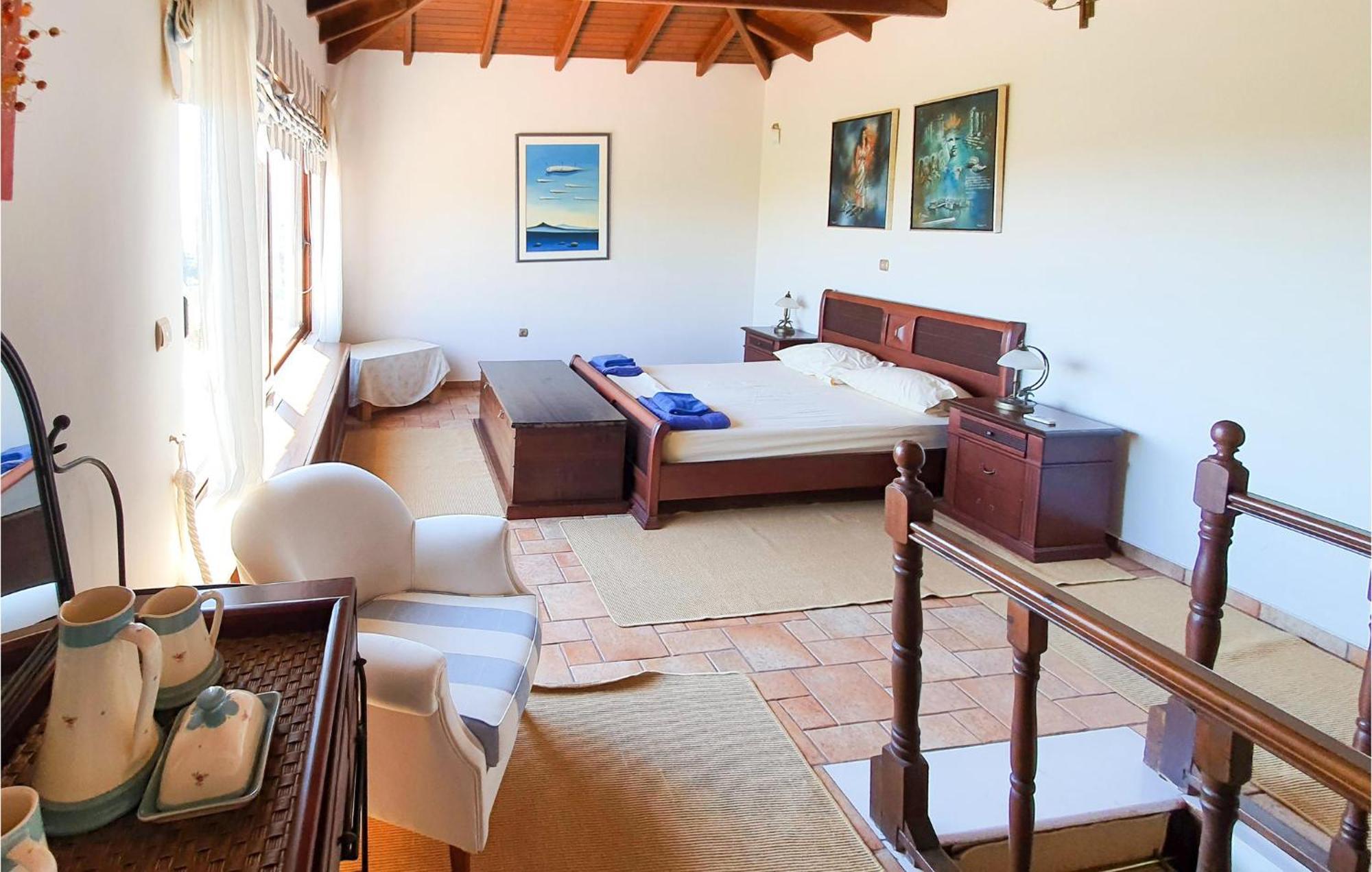 Lovely Home In Kiato With Wifi Ngoại thất bức ảnh